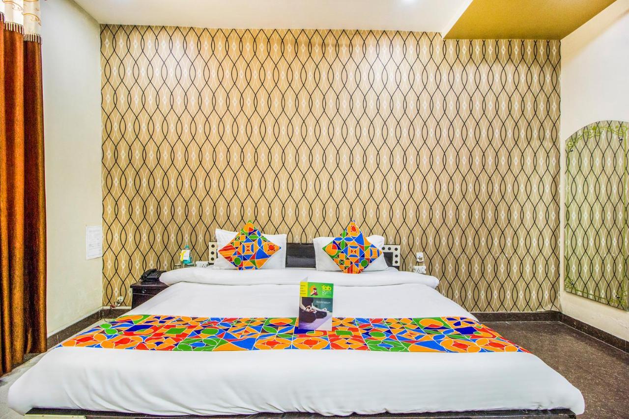 Fabhotel Plus Maniram Palace Agra  Bagian luar foto