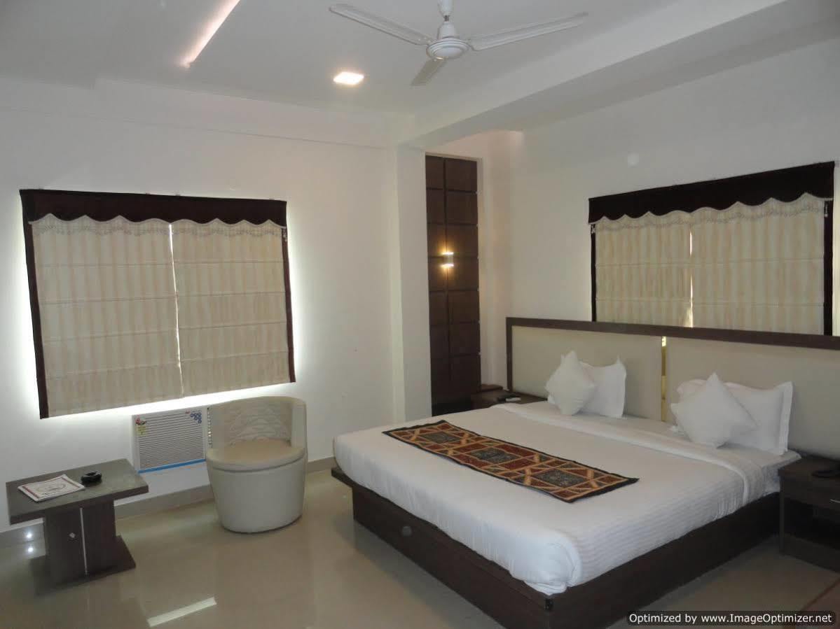Fabhotel Plus Maniram Palace Agra  Bagian luar foto
