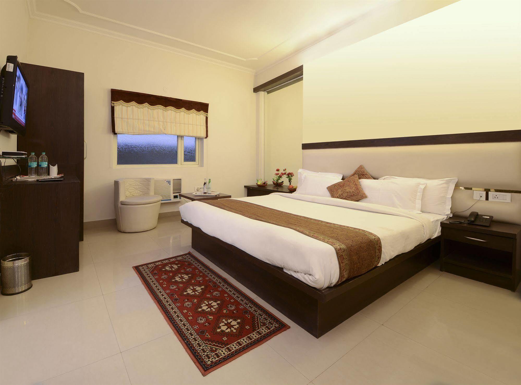 Fabhotel Plus Maniram Palace Agra  Bagian luar foto