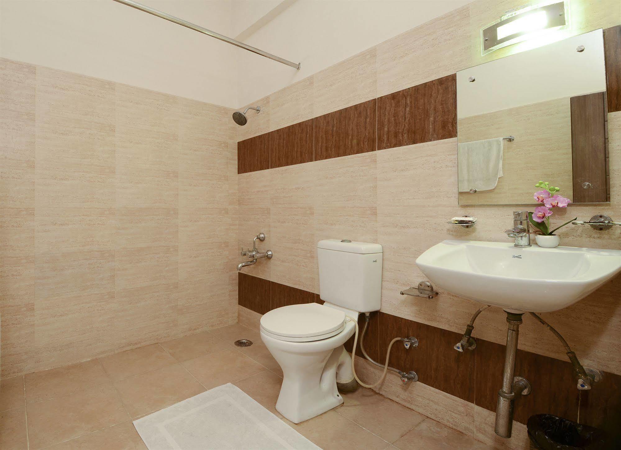 Fabhotel Plus Maniram Palace Agra  Bagian luar foto