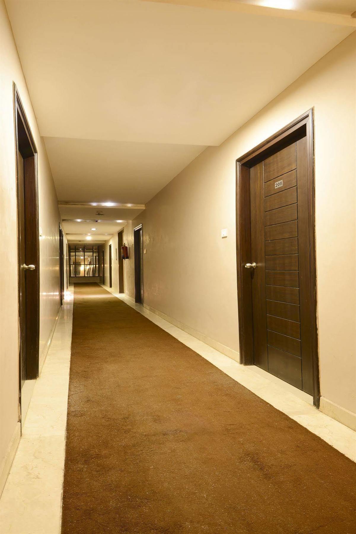 Fabhotel Plus Maniram Palace Agra  Bagian luar foto